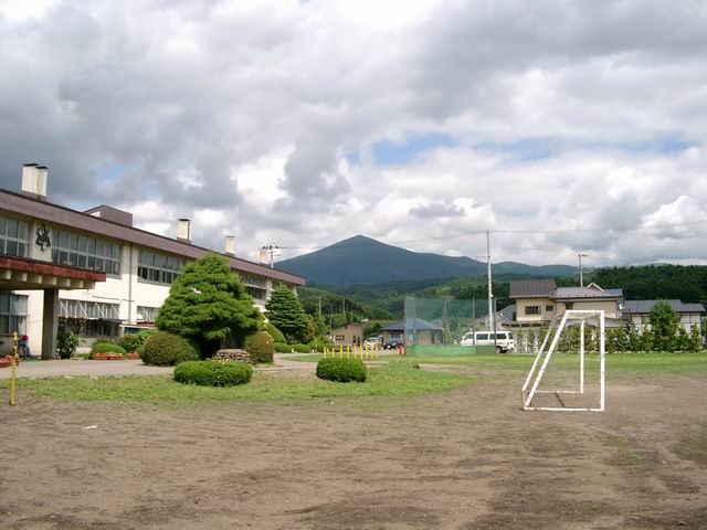 渋民小学校から見る姫神山